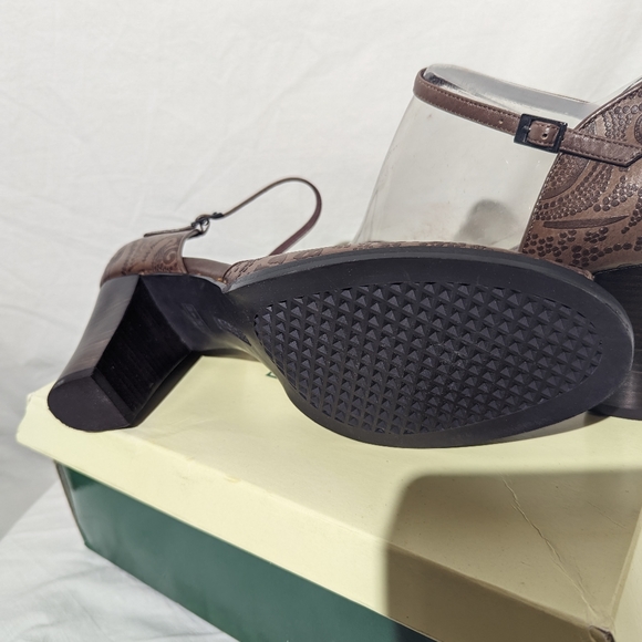 NIB Coldwater Creek Leather Peep Toe Pumps - Picture 2 of 5